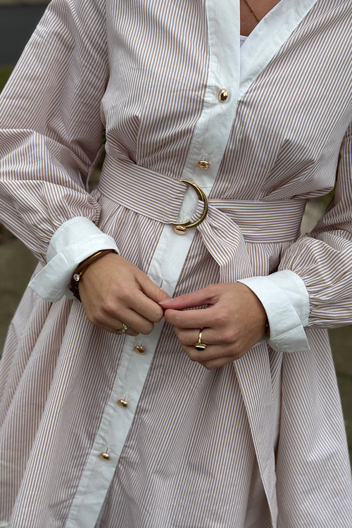 Gestreepte jurk beige - Afbeelding 3